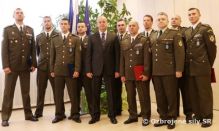 Minister obrany ocenil deviatich prslunkov Vojenskej polcie