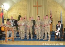Vojaci spievali slovensk koledy na spolonom medzinrodnom podujat Christmas Carol Service
